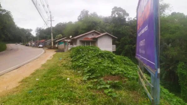 VENDE-SE TERRENO